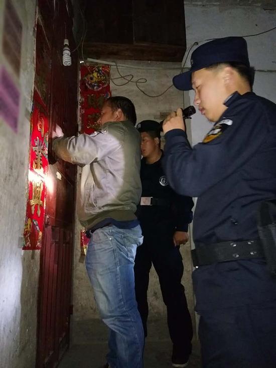 苏州粗心妈妈误将幼女锁家中 